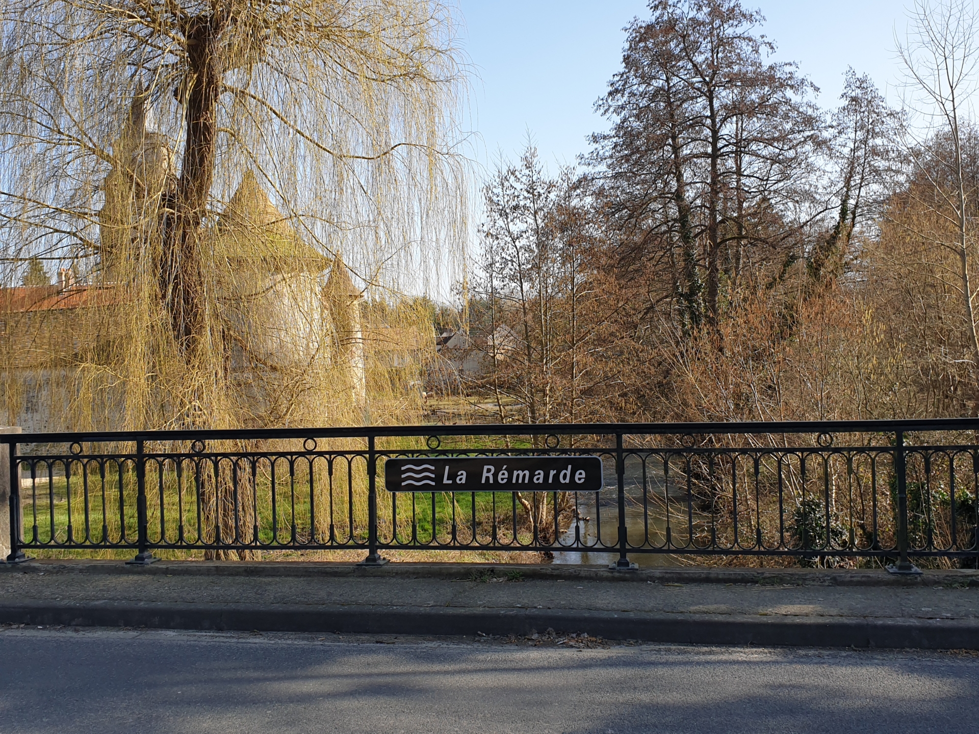 La devanture de l'office de tourisme de Dourdan 